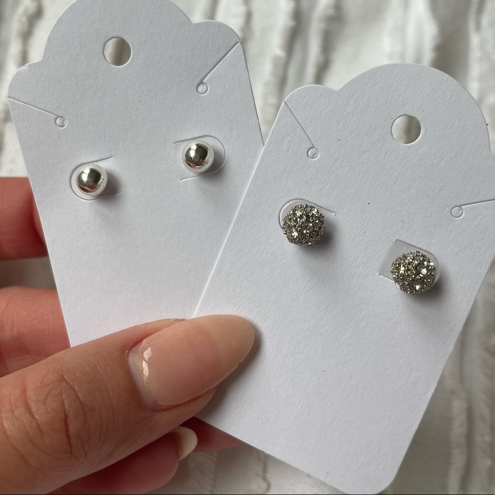 Set of 2 Stud Earrings
